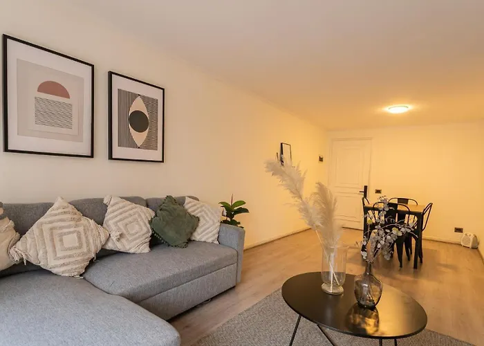 Discover Las Condes 2D2B Ideal For 4 People